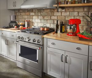 Kitchenaid KFGC500JSS 30'' Smart Commercial-Style Gas Range with 4 Burners in Stainless Steel